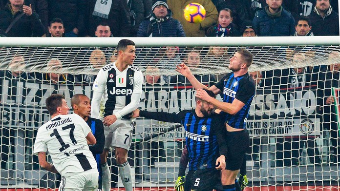 Zo zápasu Juventus - Inter Miláno.