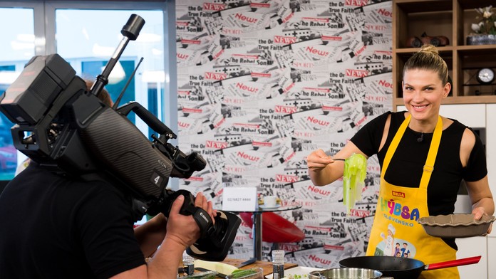 Mirka Luberdová v kuchyni 