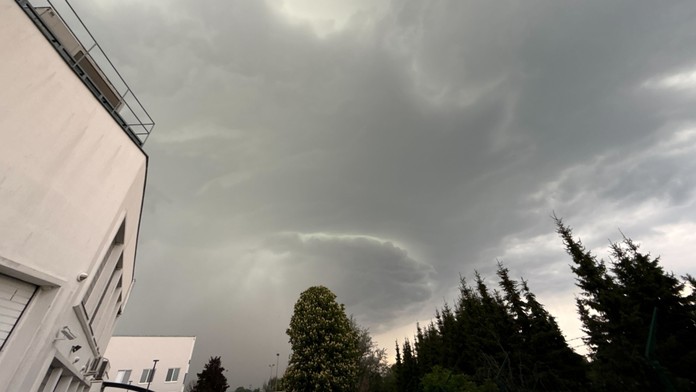 Počasie sa mení. Prekvapiť môžu jarné búrky aj sneh na horách