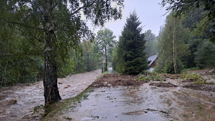 Povodne v Česku majú ďalšiu obeť. Telo ženy zo zaplaveného auta našli až v Poľsku