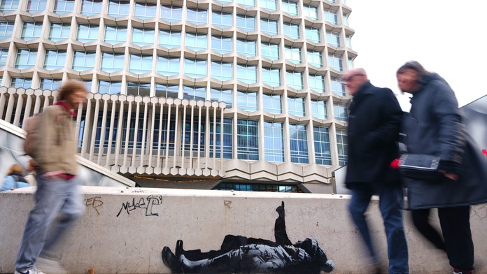 Banksy opäť tvoril v uliciach Londýna. Umelec chcel dielom poukázať na vážny problém