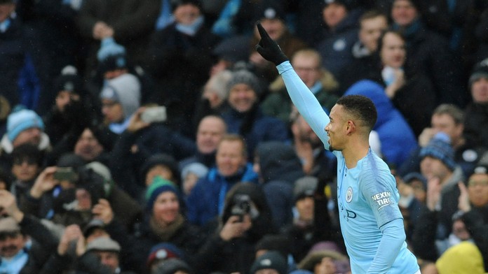 Gabriel Jesus z Manchesteru City oslavuje gól proti Evertonu.