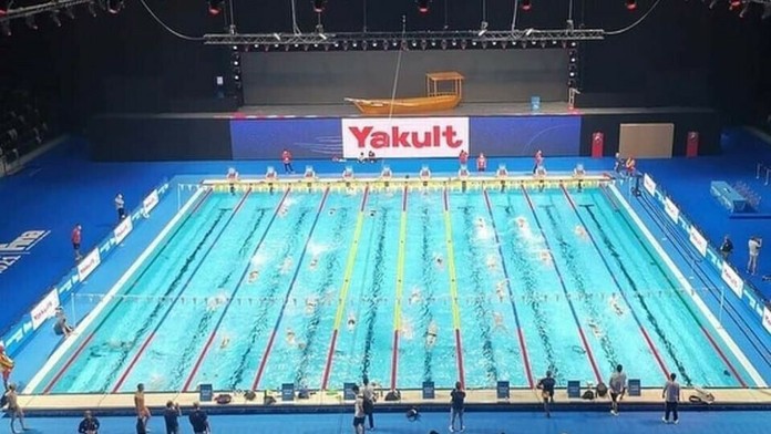 Krátky bazén na plaveckých MS v Abú Zabí.