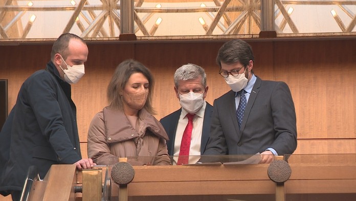 Povinné očkovanie proti koronavírusu zatiaľ nebude