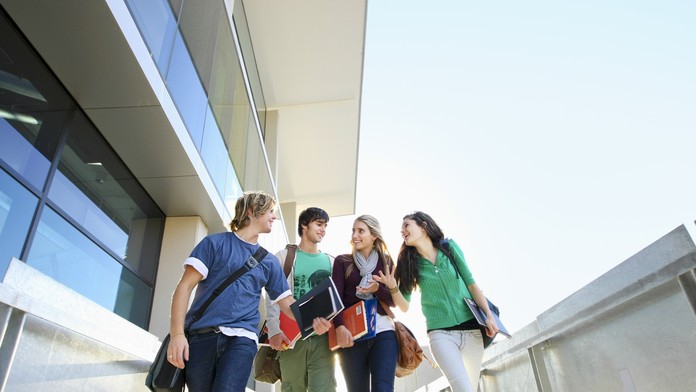 Väčšina mladých chce žiť inde. 