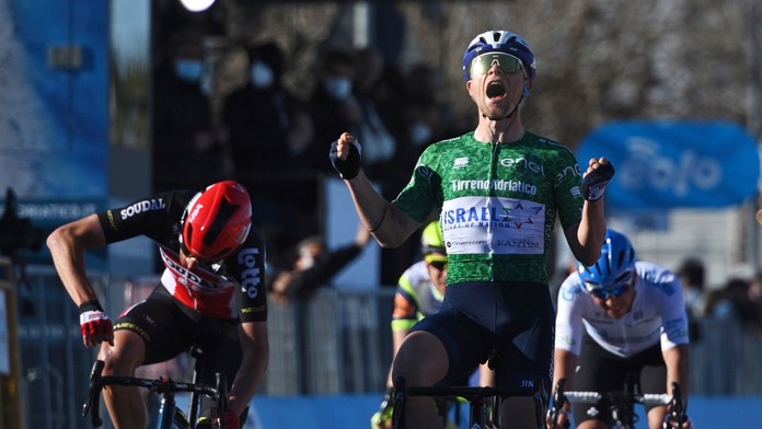 Dánsky cyklista Mads Würtz Schmidt z tímu Israel Start-Up Nation zvíťazil v 6. etape pretekov Tirreno-Adriatico. 