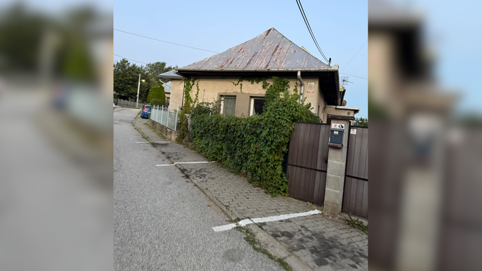 Pred domom si namaľoval vlastné parkovacie miesta. Mesto o ničom netušilo