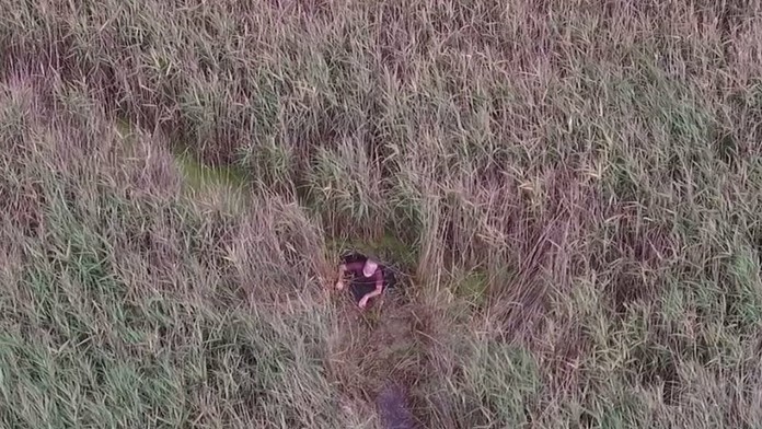 Nezvestného muža našiel dron uviaznutého v močiari