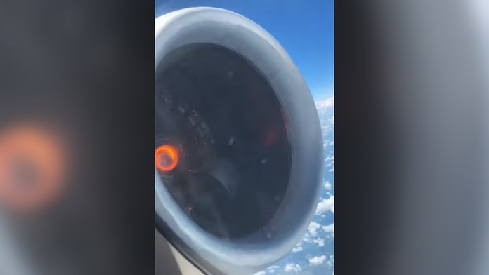 Zľava Will Smith, Tommy Lee Jones a Rip Torn vo filme Muži v čiernom (1997)