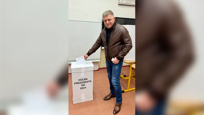Svoj hlas odovzdal aj premiér. Robert Fico volil v Bratislave