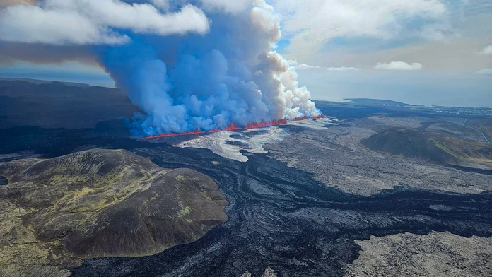 OBRAZOM: Islandská sopka o sebe opäť dala vedieť. Lávové fontány siahajú až do 50-metrovej výšky