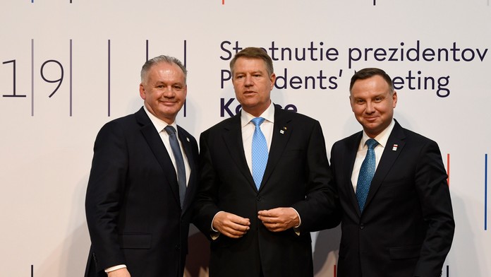 Luis Suárez z Barcelony oslavuje gól v odvete semifinále Kráľovského pohára na pôde Realu Madrid.