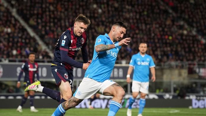 Neapol nevyužil zaváhanie lídra a s Bolognou len remizoval. Domácim sa zranil brankár