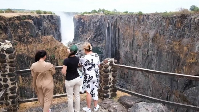 Gabo sa pokúsil Romanu pobozkať