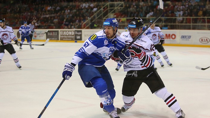Na snímke sprava Michal Hudec (Banská Bystrica) a Matej Síkela (Poprad).