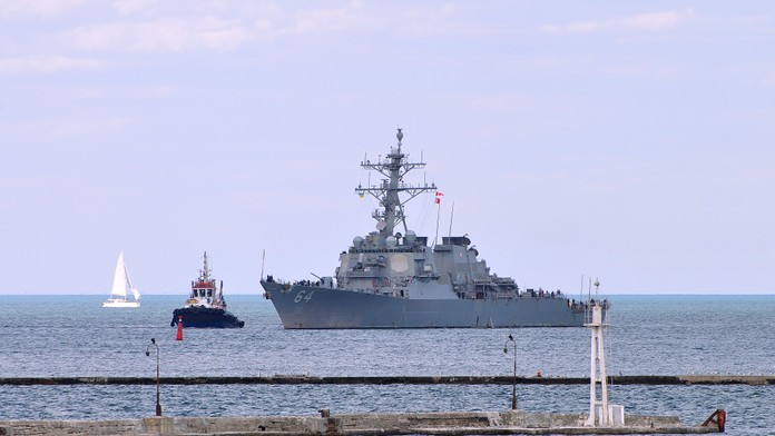 Americká loď zneškodnila rakety odpálené z Jemenu, ktoré smerovali na Izrael