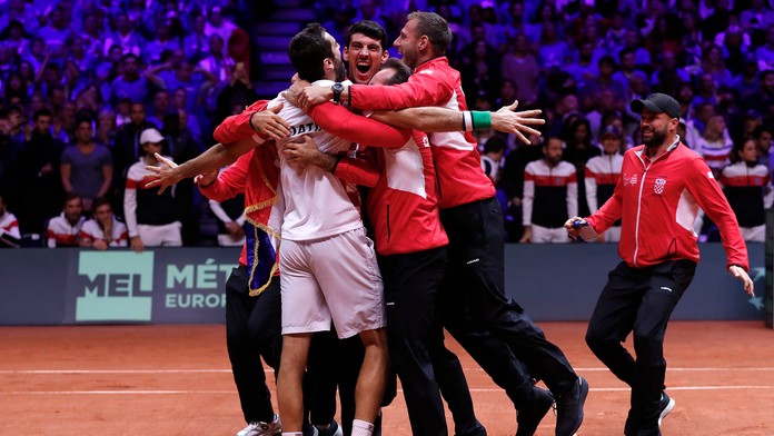 Chorváti sa radujú zo zisku Davisovho pohára.