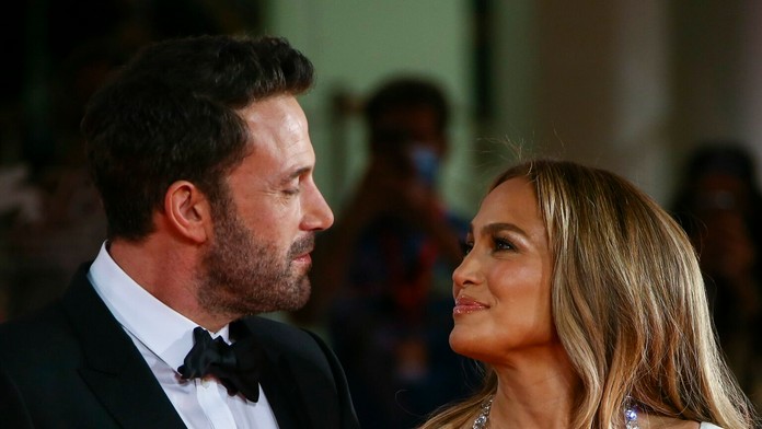 Ben Affleck a Jennifer Lopez na premiére filmu The Last Duel na Benátskom filmovom festivale