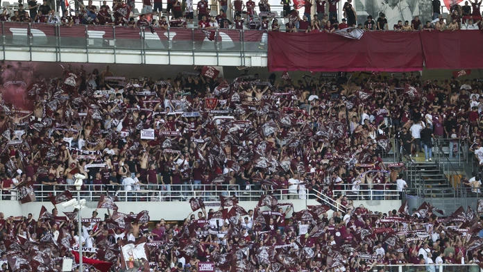 VIDEO: Záverečné kolo v Taliansku sprevádzali výtržnosti fanúšikov. Pred derby vznikol chaos v uliciach