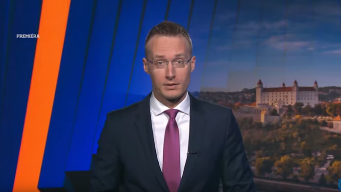 Hráči Interu oslavujú gól na pôde AC Milána.