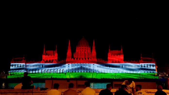 Žiadna búrka ani ohňostroj. Pre zlú predpoveď počasia dostali maďarskí meteorológovia „padáka“