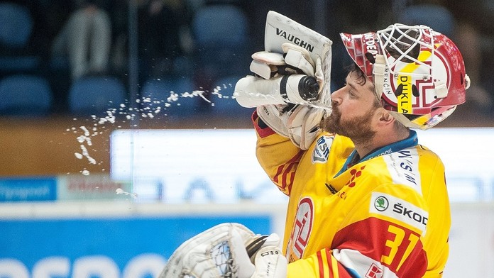 Na snímke brankár Michal Valent (Trenčín).