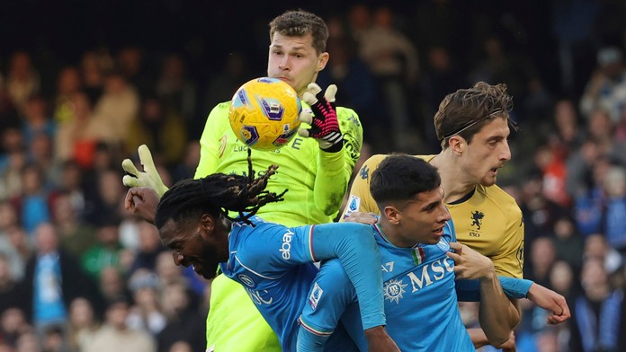 Neapol opäť zaváhal a zachraňoval remízu. Cenný bod získal tím dvoch Slovákov