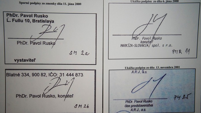 Na snímke kópie sporných podpisov zo zmenky dňa 11. januára 2000.