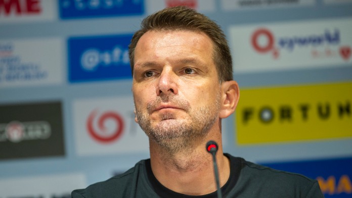 Štefan Tarkovič na tlačovke.