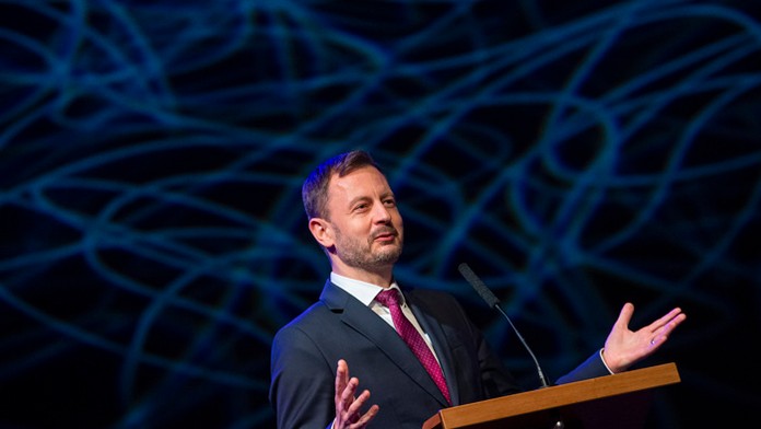 Premiér Eduard Heger.