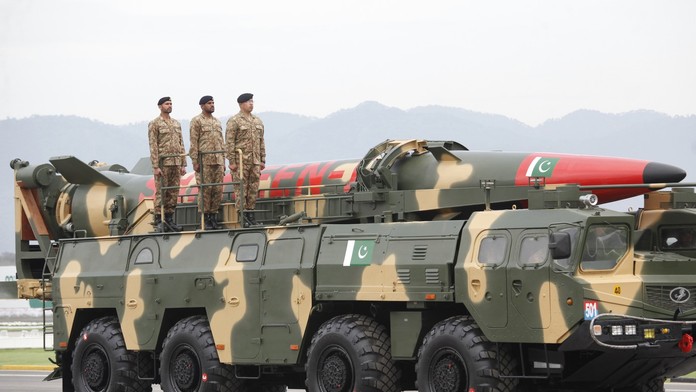 Svet sleduje Blízky východ, no medzi inými susedmi vypukla vojna. Mocnosť má jadrové zbrane a obrovskú armádu