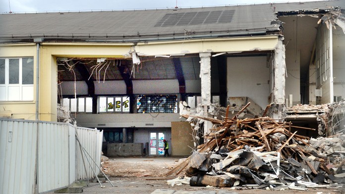 Búranie PKO v Bratislave.