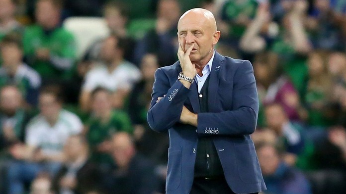 Tréner českej futbalovej reprezentácie Karel Jarolím počas zápasi Sev. Írsko - Česko.