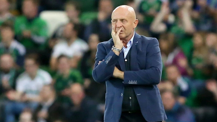 Tréner českej futbalovej reprezentácie Karel Jarolím počas zápasi Sev. Írsko - Česko.