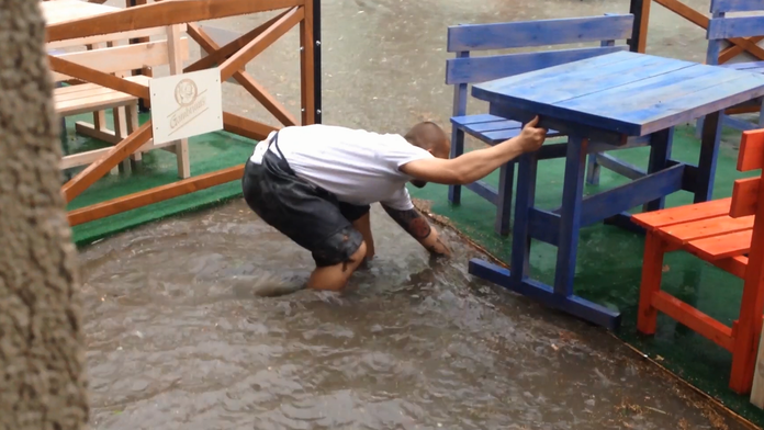 Voda odnášala terasu 