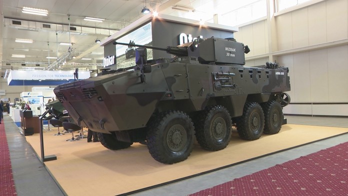 Zo zbrojárskeho veľtrhu.