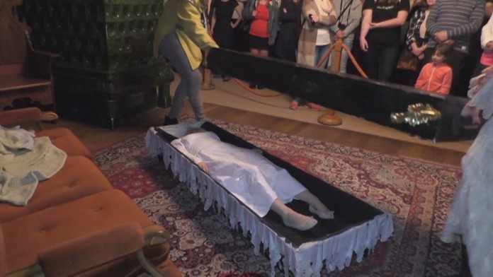 Na zámku už straší.