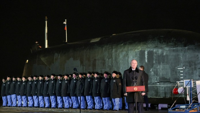FOTO+VIDEO: Putin spustil na vodu novú pýchu ruského námorníctva. Jadrová ponorka je vybavená obávanými raketami
