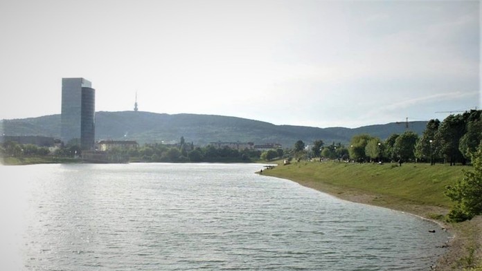 Osobu, ktorá zmizla pod hladinou na bratislavskej Kuchajde, našli bez známok života
