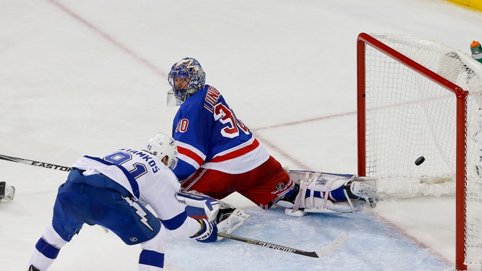 Steven Stamkos spečatil víťazstvo Tampy Bay v piatom zápase.