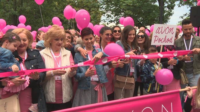 Ambasádorky AVON pochodu Za zdravé prsia.