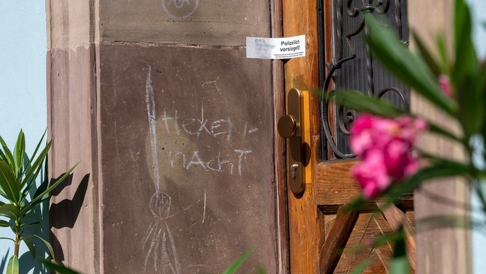 Rodinná tragédia v Nemecku: Žena vyhodila z okna svoje deti, dcéra (†3) neprežila