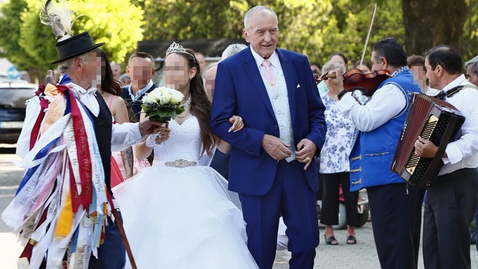 Svadba, ktorej nikto neveril: Maďarský starosta (78) si vzal 18-ročnú tínedžerku