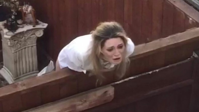 Zrútená Mischa Barton