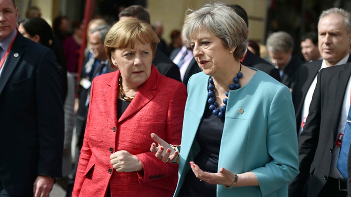 Nemecká kancelárka Angela Merkelová a britská premiérka Theresa Mayová. 