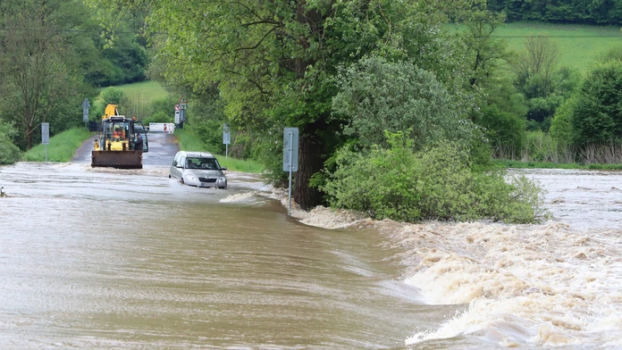 Zatopená cesta medzi Zvolenom a Ostrou Lúkou