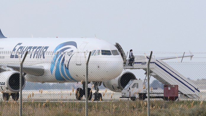 Unesené egyptské lietadlo pristálo na Cypre.