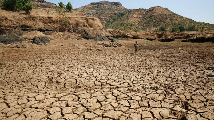 Vysušený rybník v indickom Taôagoane.