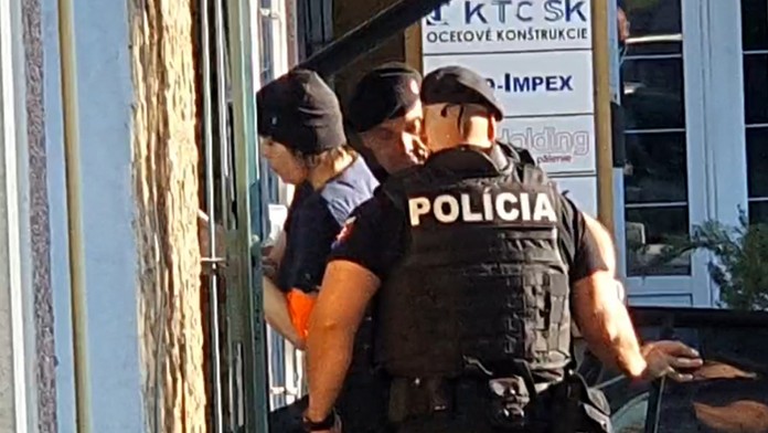 Havarované lietadlo spoločnosti Ural Airlines A321 v kukuričnom poli pri moskve.