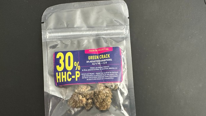 Na snímke je HHC-P, nová legálna droga mladých Slovákov.